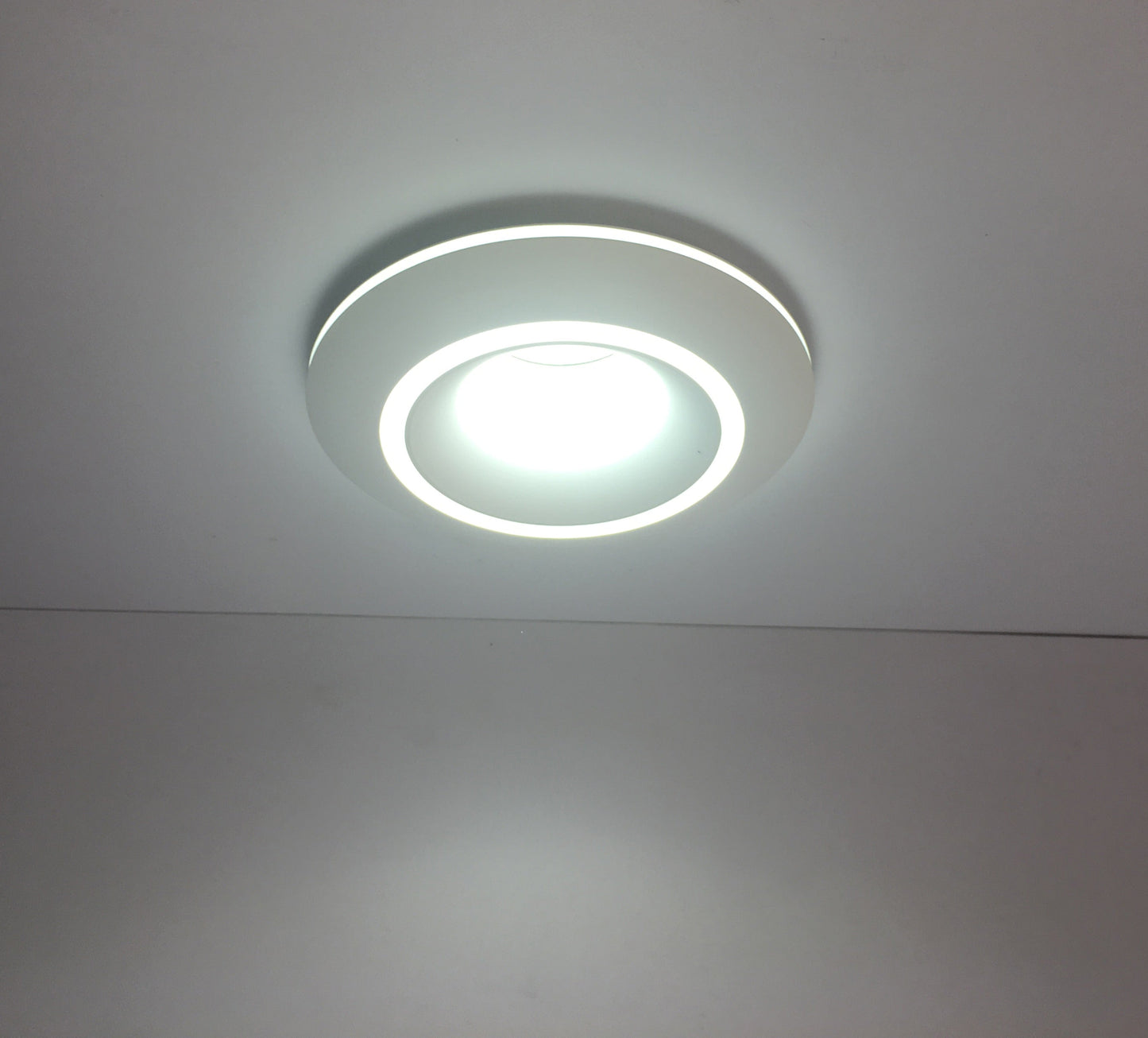 RF22 White-Round fixed IP20 surface mount trim with double halo ring for X Series COB Modules