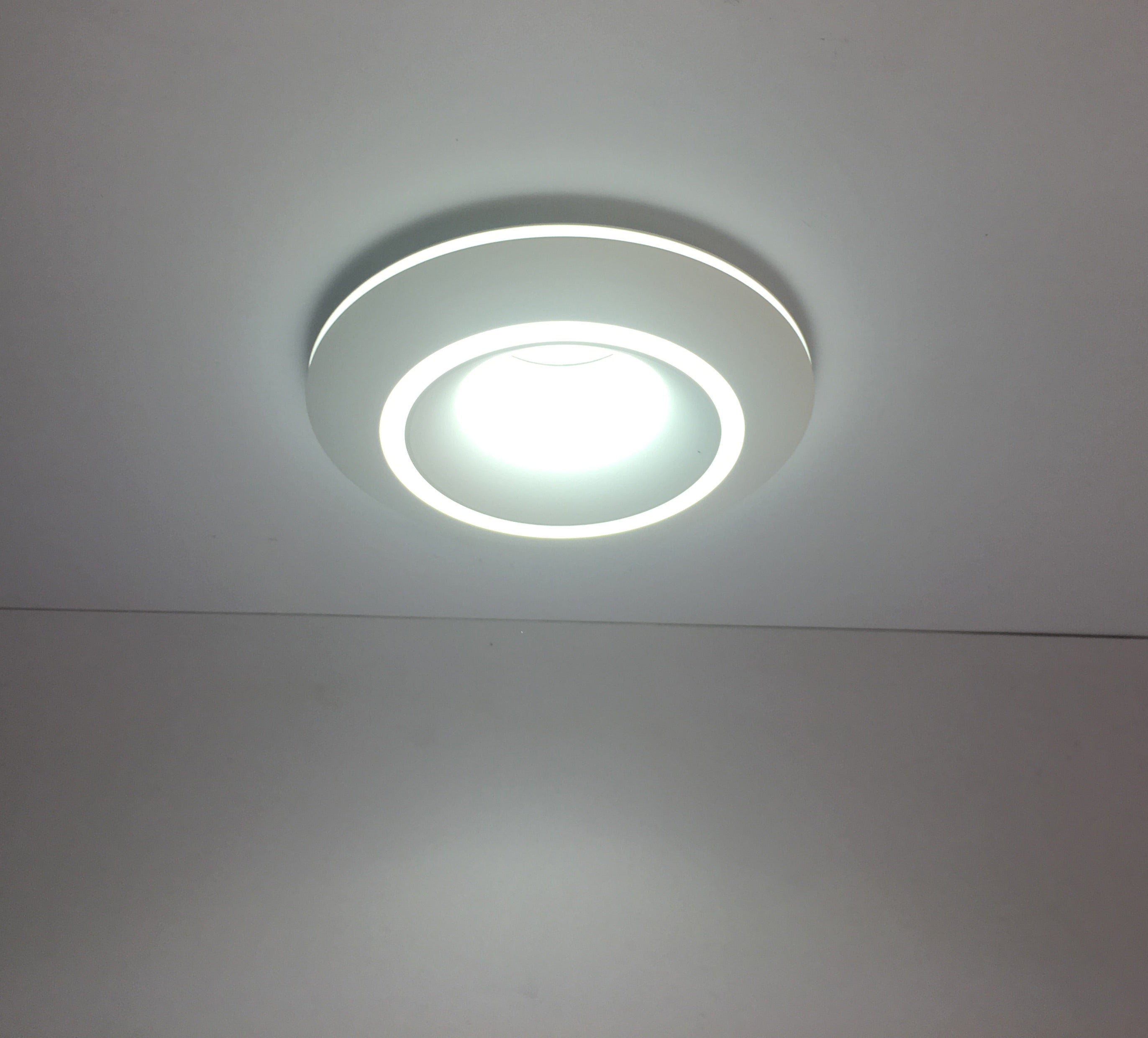 RF22 White-Round fixed IP20 surface mount trim with double halo ring for X Series COB Modules